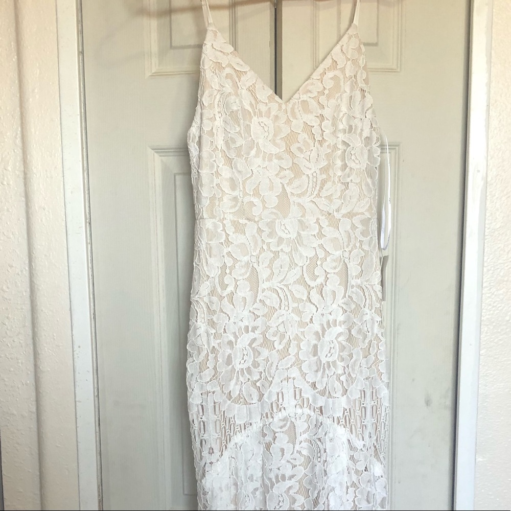 New w/tags lulu’s floor length white lace dress